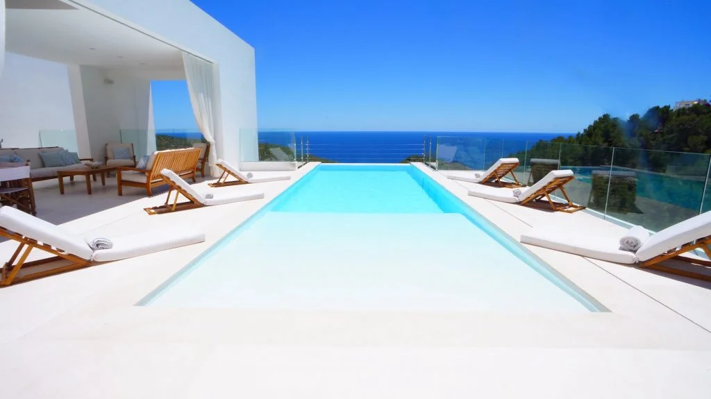 The origin of Roca Llisa